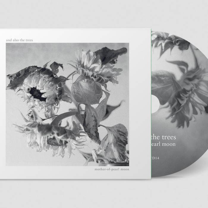 Mother-of-pearl moon – Compact disc in a gatefold sleeve with lyric booklet