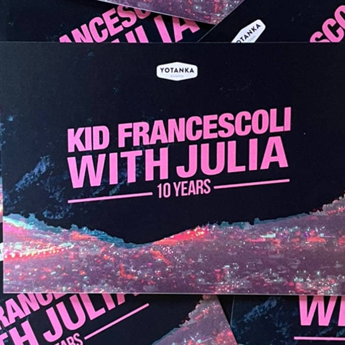 With Julia – With Julia's limited edition pack - 10th anniversary