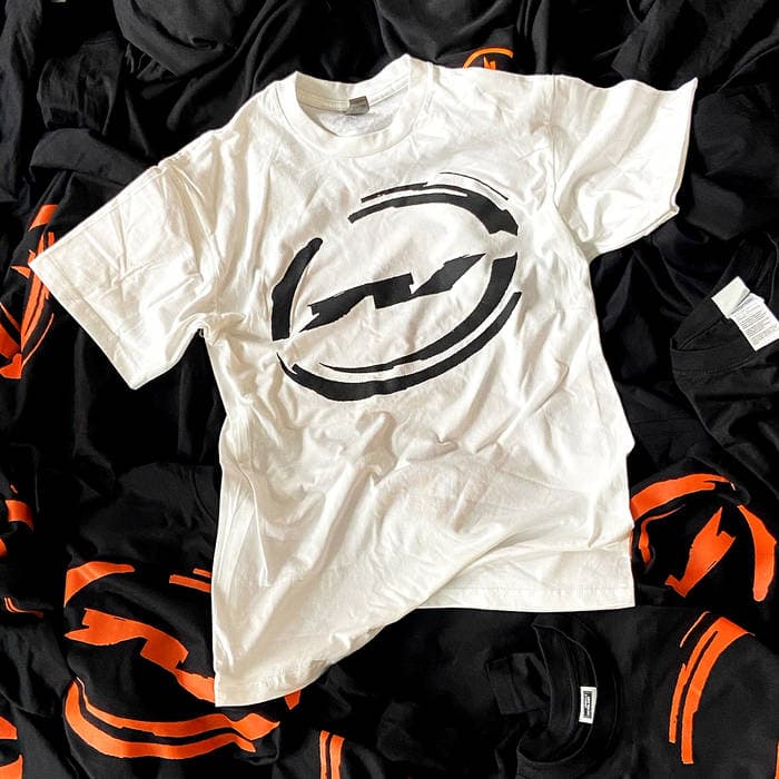 TWIRLED AV LOGO WHITE T-SHIRT