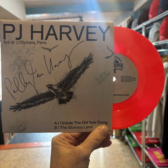 PJ HARVEY - WAR CHILD 7" – LIVE AT L’OLYMPIA, PARIS - WAR CHILD 7” RED VINYL (NOT SIGNED)