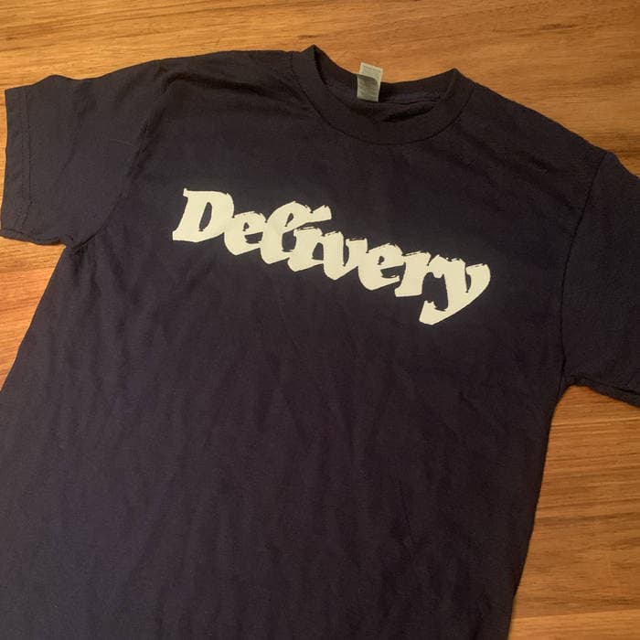 Delivery "pressed metal" on navy/black tee
