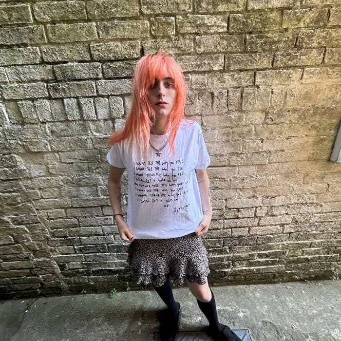 lyric tee - shes got a problem 📓