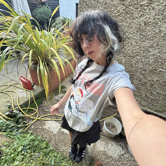 over exposed grey tee 👽